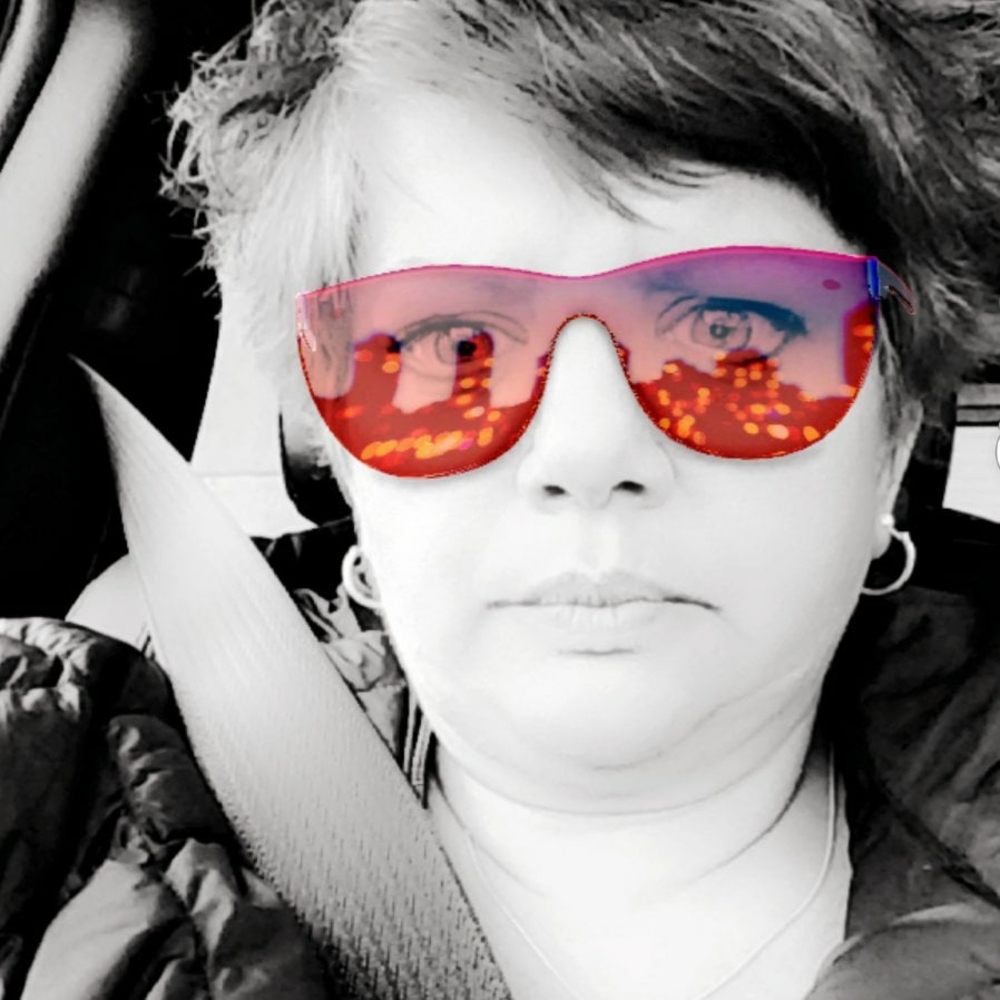 Meet your Posher, Loni